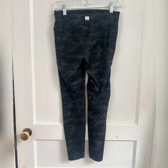 VUORI WOMEN CLEAN ELEVATION LEGGING in Black Camo Size S - Picture 5 of 5